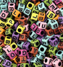 LETRAS QUADRADA COLORIDA 6X6MM EM PLÁSTICO COLORIDO