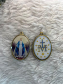 MEDALHA MILAGROSA RESINADA 3,5 X 2,6 CM ouro velho