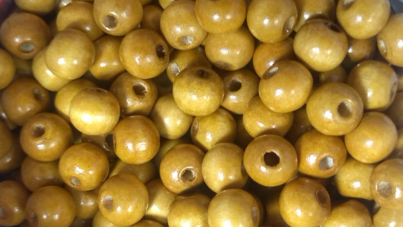 BOLA DE MADEIRA 8MM ( PCT.C/ 50GR) mais ou menos 350 bolinhas