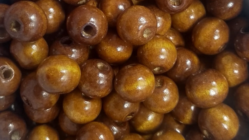 BOLA DE MADEIRA PASSANTE 10MM (PACOTE COM 250G) MAIS OU MENOS 700 BOLINHAS