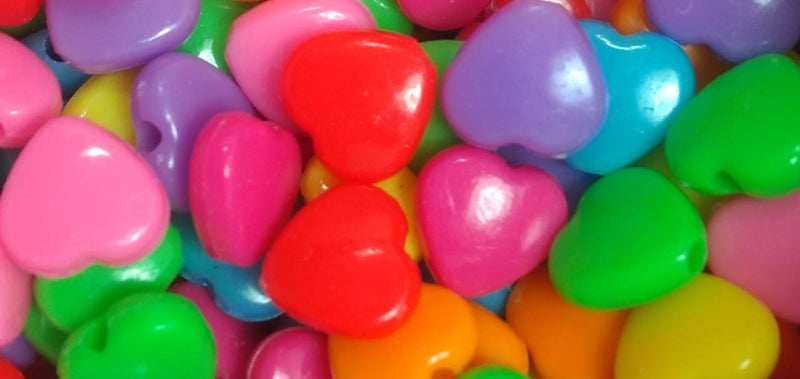 CONTA CORAÇÃO LISO COLORIDO PASSANTE 10MM (PACOTE COM 50GR)