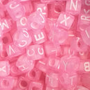 LETRA INFANTIL QUADRADA 6X6MM EM PLÁSTICO ROSA C/ BRANCA