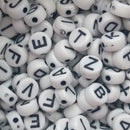 Letras Branca com preto redonda 07mm (PACOTE COM 50GR)