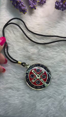 MEDALHA SÃO BENTO COLORIDA COM CORDÃO