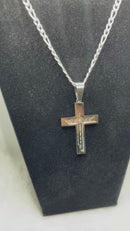 Crucifixo com oração do Pai Nosso em aço inox + corrente grossa